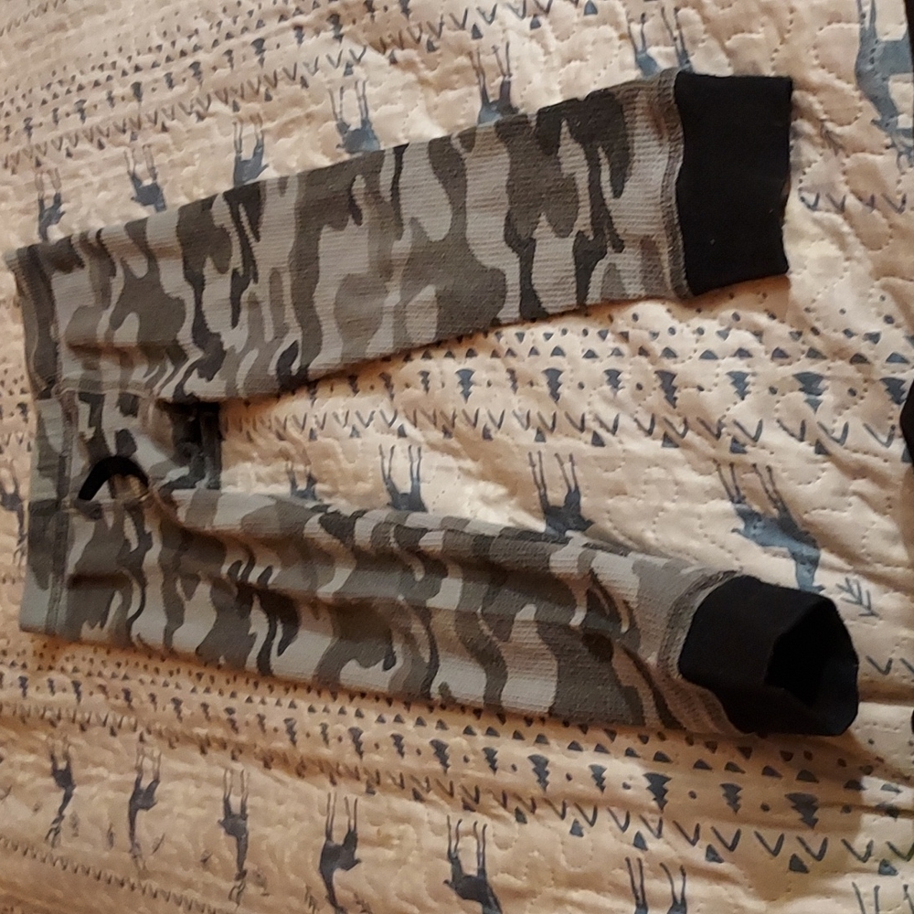 🤍5/$10 or 10/$15 ClimateSmart Thermals size XS